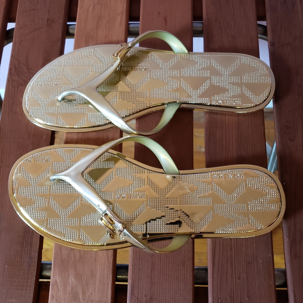 Nwot Micheal Kors size 7 & a half